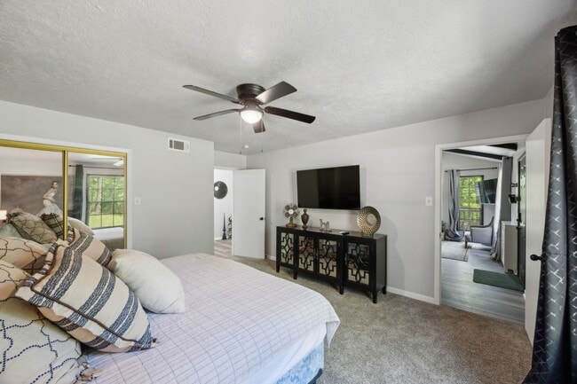 Building Photo - 10 Boat Launch Rd