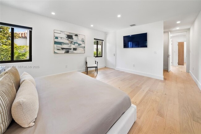 Building Photo - 600 NE 57th St