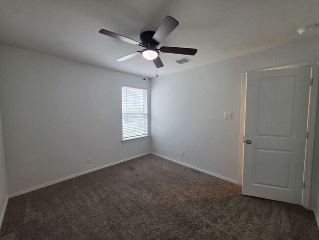 Building Photo - Ready Now – Freshly Painted & Move-In Ready!