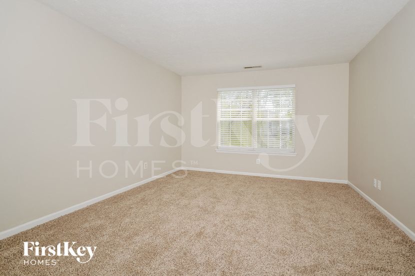 Building Photo - 4824 Ossington Ct