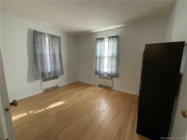 Building Photo - 9 Edwards Rd