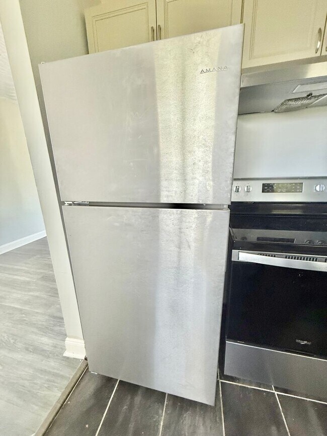 Building Photo - ***3 Bed Ranch with off-street parking and large yard!