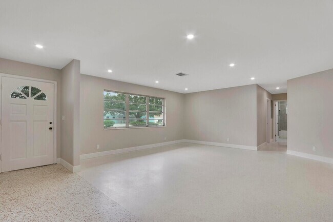 Building Photo - 732 Pelican Way