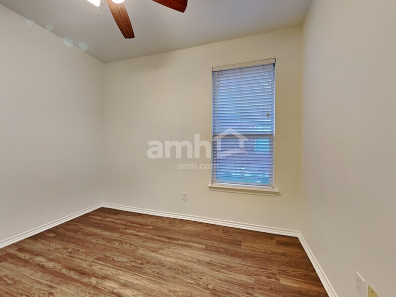 Building Photo - 2609 Alpena Dr