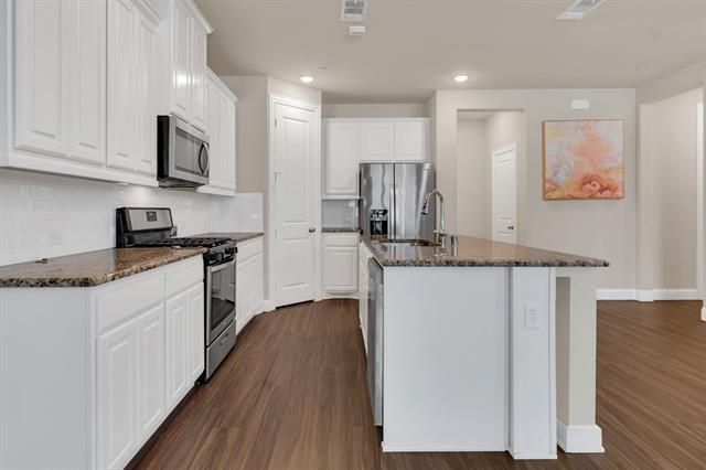 Building Photo - 910 Estelle Dr
