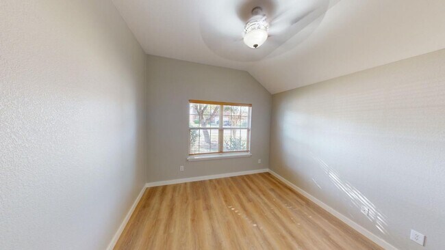 Building Photo - Elegant home in Pflugerville with great fe...