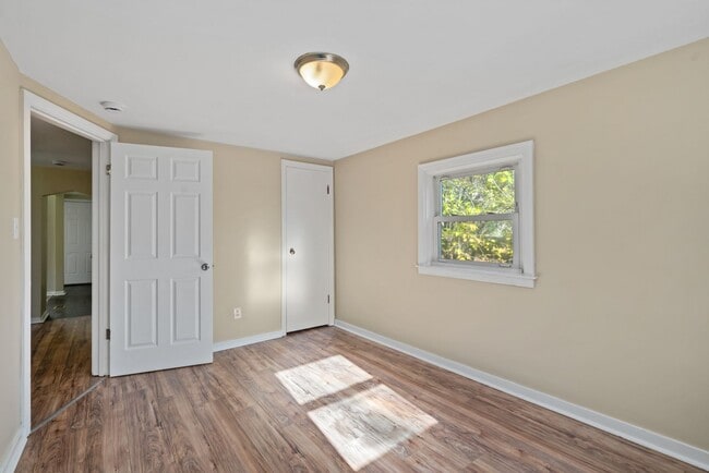 Building Photo - BLACK FRIDAY DEAL! SCORE 50% OFF 1ST MONTH'S RENT IF SIGNED BY NOV. 28! Cozy 3 Bedroom home in Mc...