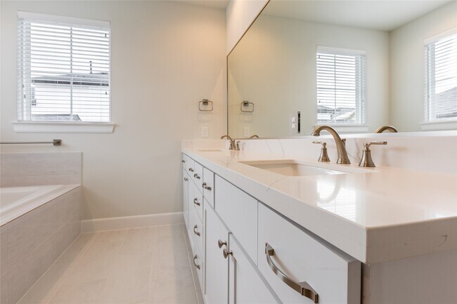Building Photo - 2802 Grand Fountains Dr