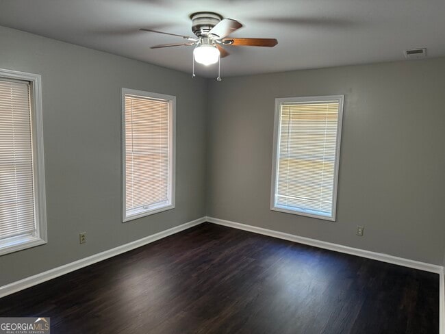 Building Photo - 1780 Elmwood Cir