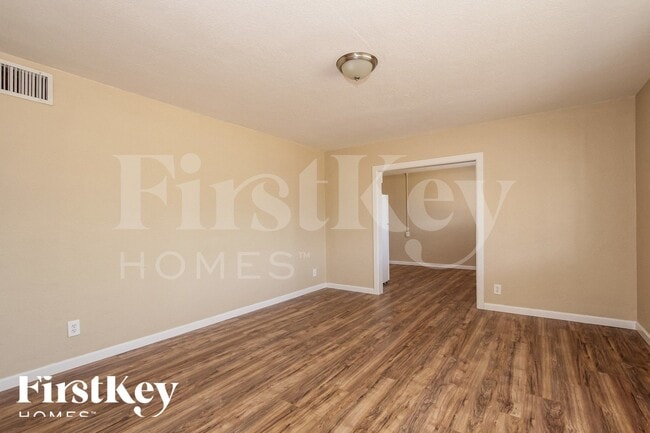 Building Photo - 2919 W Seldon Ln