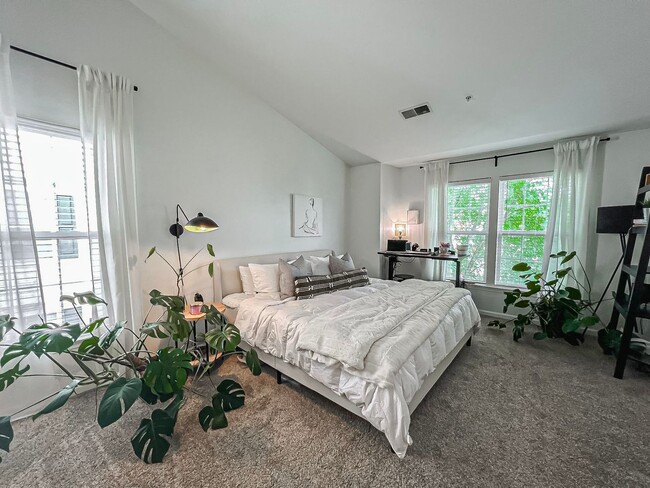 Building Photo - Stylish and Light-filled 2 Bedroom 2 Bathr...