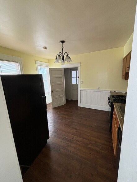 Building Photo - 405 Tompkins St