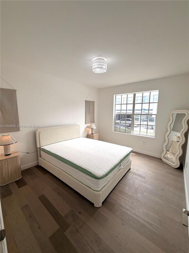 Building Photo - 605 Euclid Ave