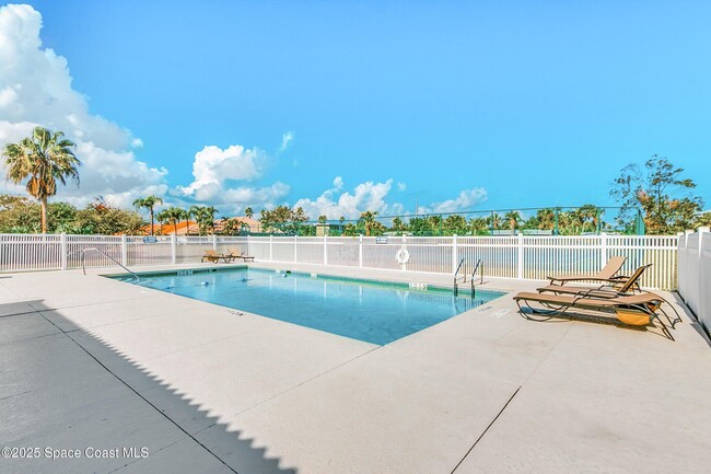 Building Photo - 385 Newport Dr