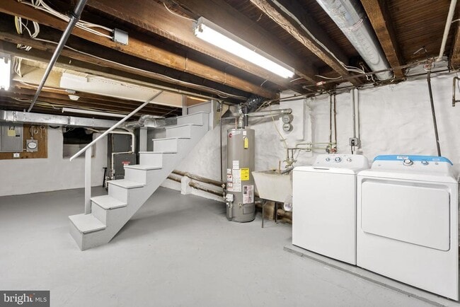 Building Photo - 465 Ripka St