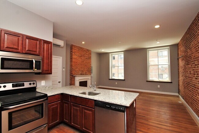 Building Photo - 1017 St Paul St