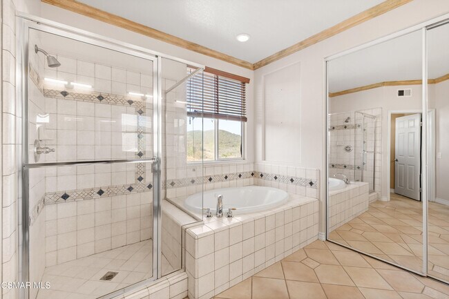 Building Photo - 615 Camino Del Lago