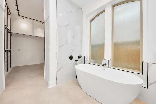 Building Photo - 23514 Bellina Dr