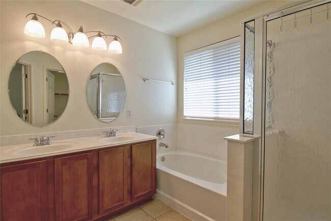 Building Photo - 7749 Squirrel Hollow Dr
