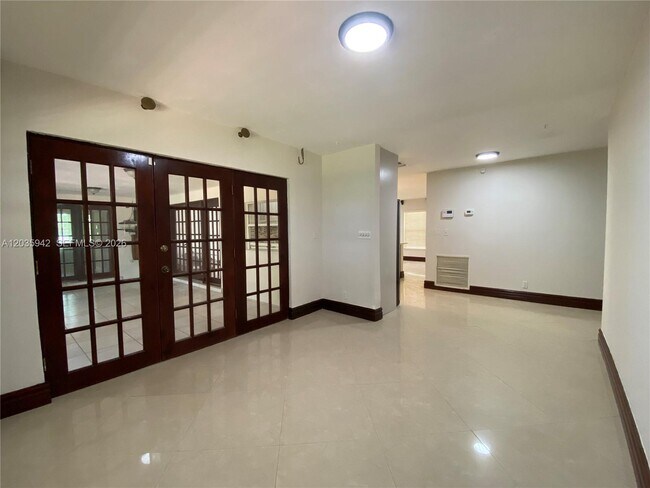 Building Photo - 490 Bonaventure Blvd