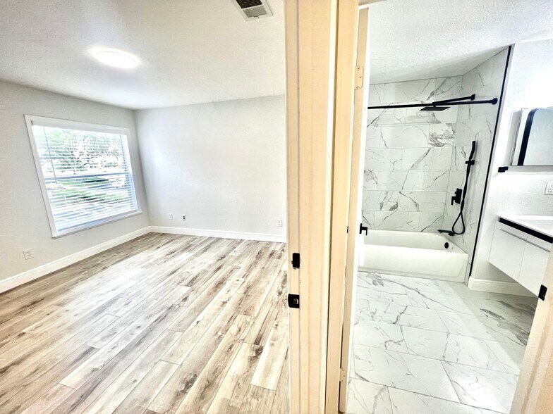 Building Photo - 7618 Pissarro Dr