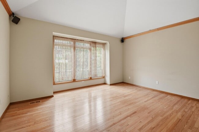 Building Photo - 4Bd/3.5Ba Sammamish House