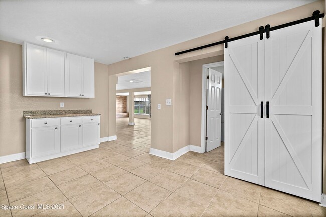 Building Photo - 2619 Lorna Dr