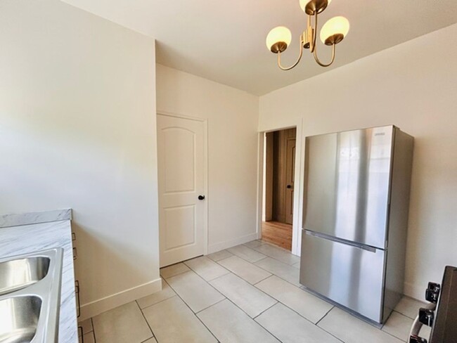 Building Photo - Knoxville 37920 - 1 bedroom, 1 bath unit o...