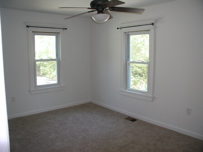 Building Photo - Beautiful 3 Bed - 1.5 Bath in Collingswood!