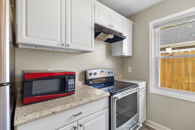 Building Photo - Cozy Timberwood Dr