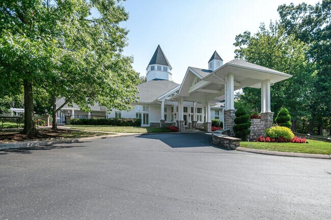 Building Photo - Welcome to this beautifully remodeled sing...