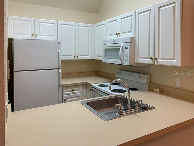 Building Photo - 3901 SW 27th St