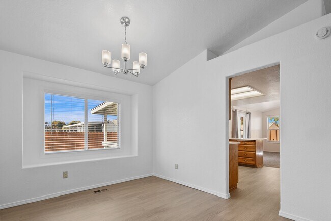 Building Photo - Lovely 3 Bedroom 2 Bath, 1350 Square Foot ...