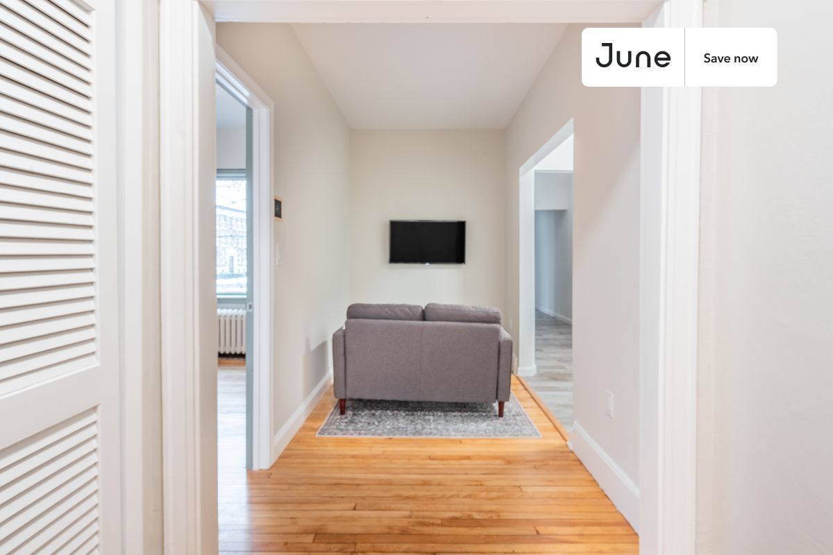 Building Photo - 100 Washington St