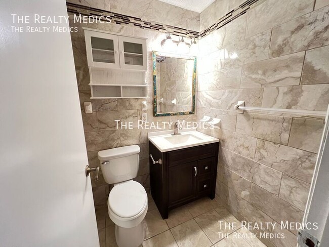 Building Photo - 203 Fernwood St