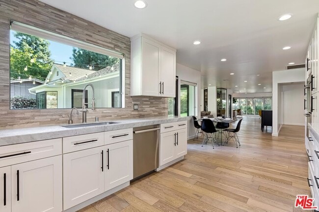 Building Photo - 2400 Glendower Ave