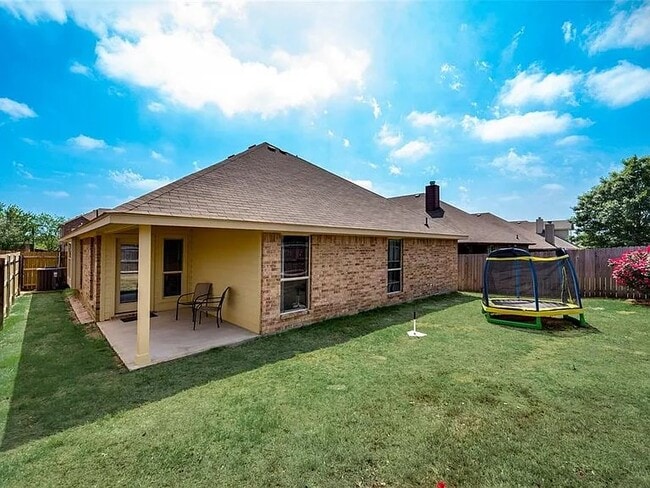 Building Photo - 2246 Whitney Dr
