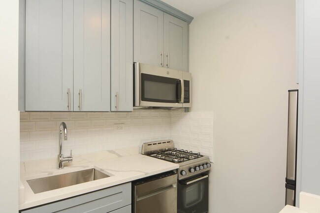 Building Photo - 508 W Belmont Ave
