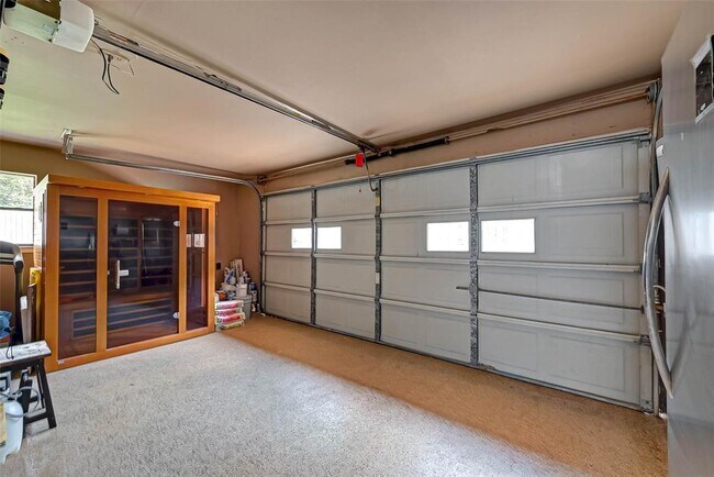 Building Photo - 9820 W Shore Dr