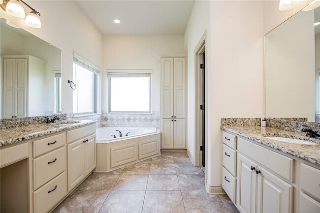 Building Photo - 4605 Willowridge Way