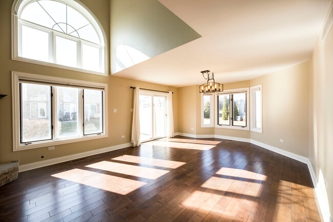 Building Photo - 8444 Dunmore Dr