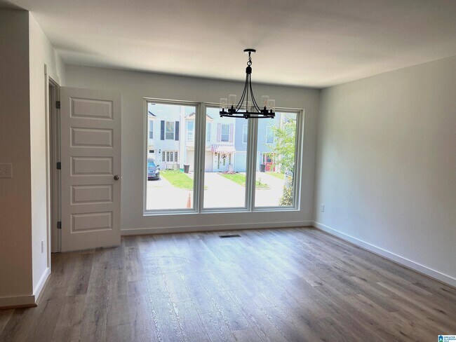 Building Photo - 1719 13th Ct S