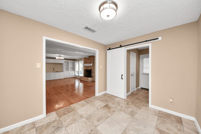 Building Photo - 15126 Trailside Dr