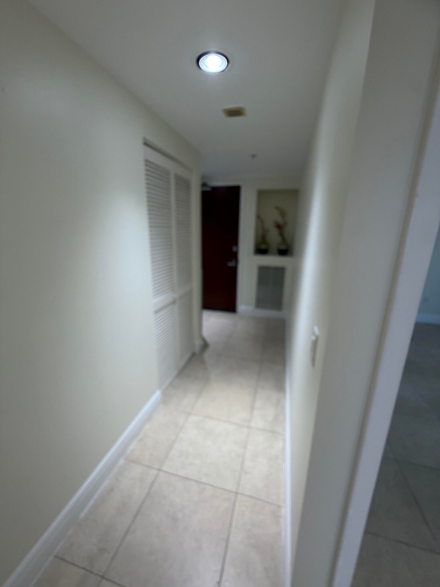 Building Photo - 1402 Brickell Bay Dr