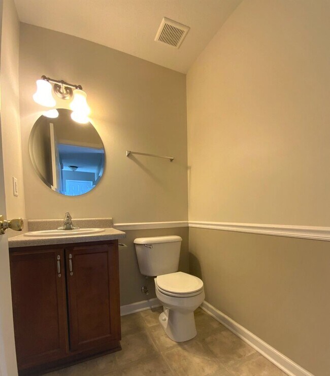 Building Photo - Welcome to Creeker Town South!