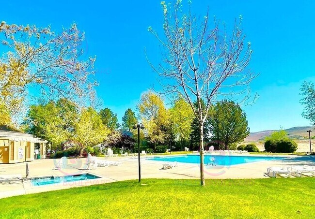 Building Photo - 3059 Creekwood Dr