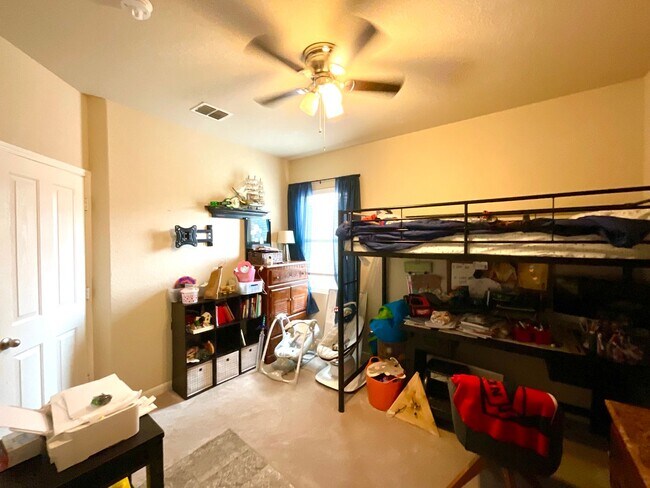 Building Photo - *COMING SOON* Modern Home with Fenced Backyard, Community Pool & Playground!