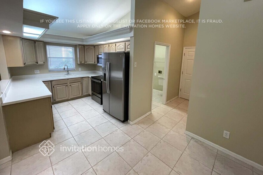 Building Photo - 18823 Rue Loire