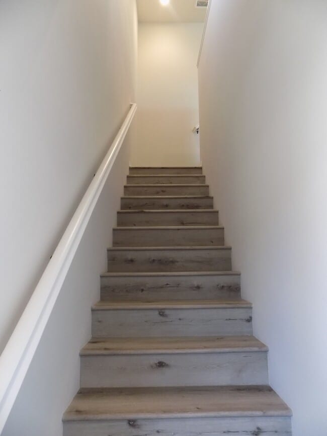 Building Photo - Beautiful 1 Bedroom 1 Bath Condo in Ranch ...