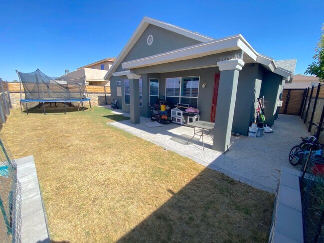 Building Photo - Northeast El Paso 3 bed with Refrig A/C and Solar Panels